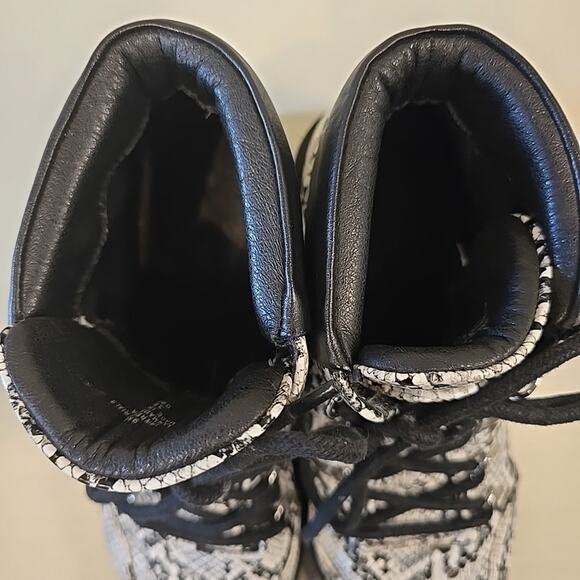 Indigo Road Y2K Grunge Combat Boot Women's 9M Chunky Platform Python Goth - Picture 9 of 11